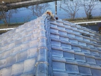 漆喰の劣化した棟瓦