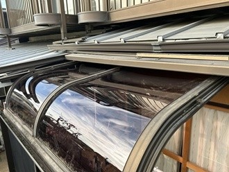 新規のポリカーボネート取り付け