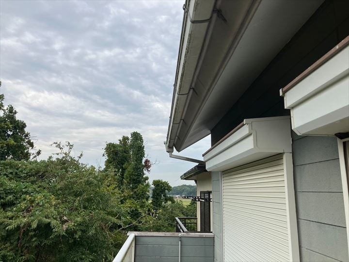 雨樋交換工事を着工