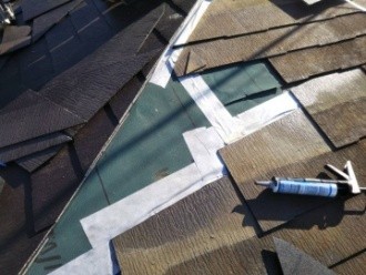 新しい防水紙を敷設