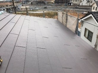 屋根材「スーパーガルテクト」を設置