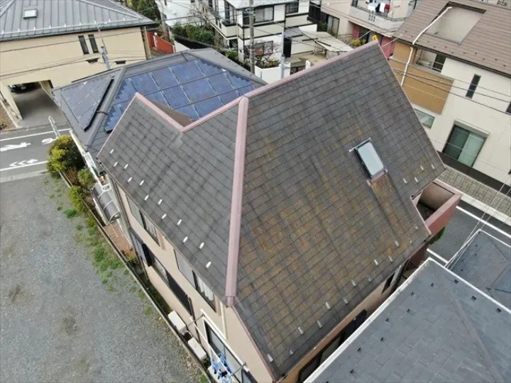 ドローンを使用して屋根全体を確認