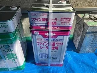 下塗りにファイン浸透シーラーを使用