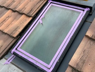 マスキングテープで施工箇所の周囲をしっかり養生