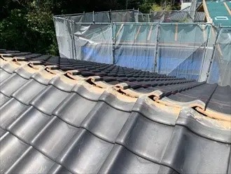 冠瓦(かんむりかわら)の取り外し作業