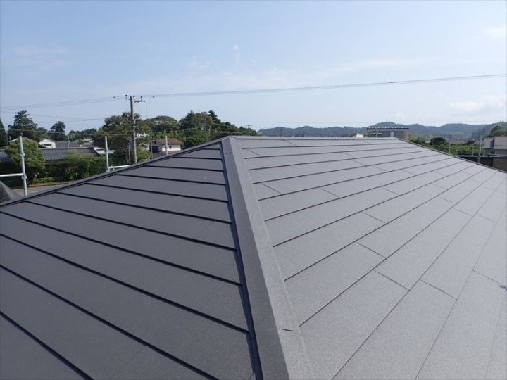 「アイジー工業スーパーガルテクト」に葺き替え後の屋根