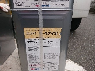 仕上げ塗料には日本ペイントのラジカル制御型塗料「サーモアイSi」を採用