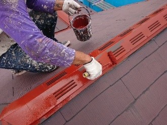 屋根に錆止め塗布