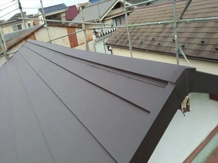 セメント瓦屋根をスーパーガルテクトへ葺き替え工事完工
