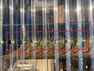 雨水を流すための穴あけ作業後の状態
