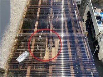 ポリカ波板の取り付け作業