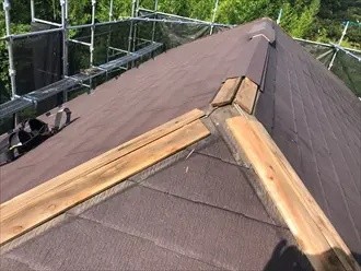 既存の棟板金の撤去後の状態
