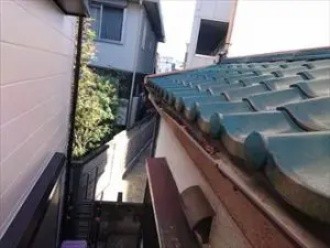 雪止め金具の設置工事前の屋根の状態