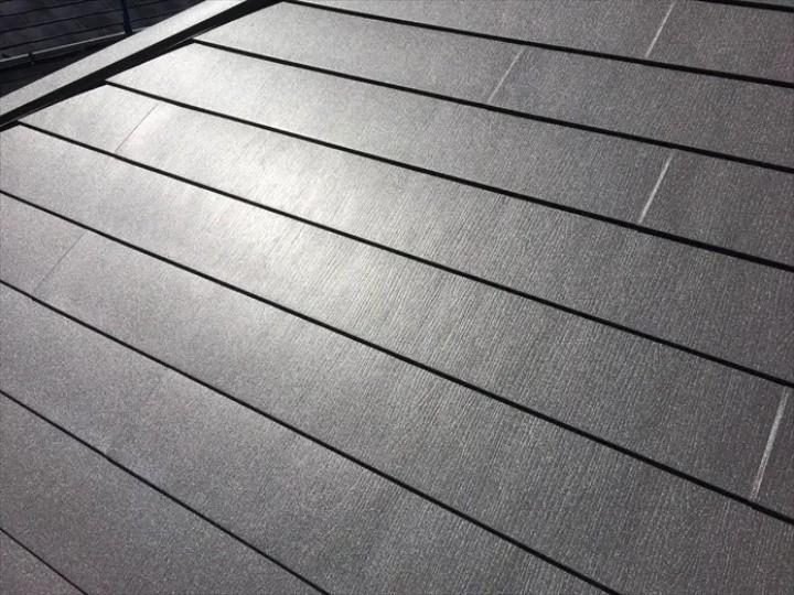 屋根にスーパーガルテクト(Sシェイドチャコール)を使用