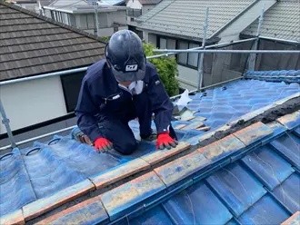 棟瓦取り直し工事の施工風景