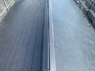 棟板金交換工事にて樹脂製の貫板を使用した後の屋根