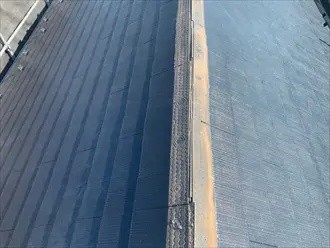 既存の棟板金を撤去後