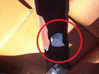 谷板金に漆喰が残っている状態