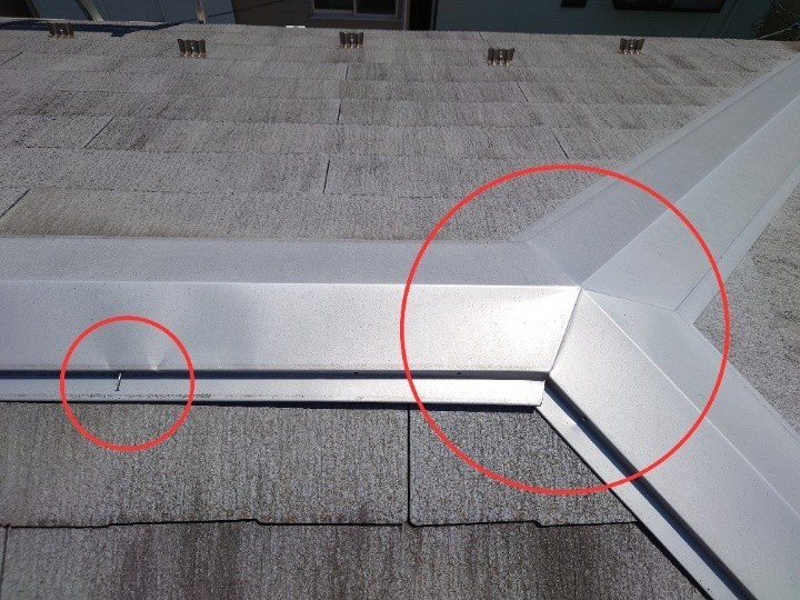 棟板金の釘の浮いた状態