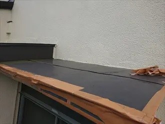 ガルバリウム鋼板で改修工事後の霧除けトタン