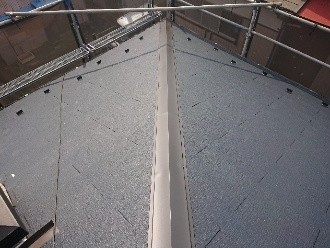 棟板金の取付作業の工程
