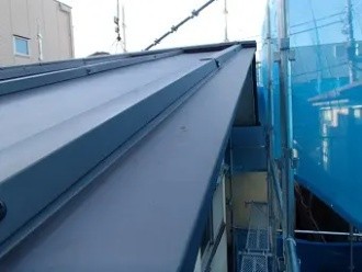 縦葺きの屋根