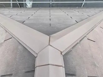 板金の継ぎ目にコーキング材を充填