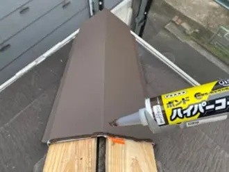 棟同士が交わる部分に向かって取り付け