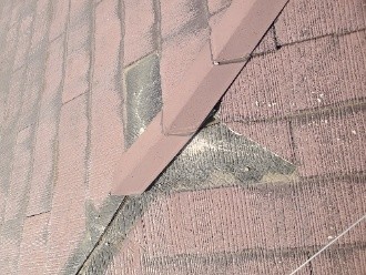 防水紙が露出した屋根の状態