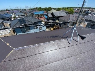 新しい屋根材のスーパーガルテクト設置後の屋根