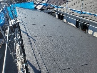 棟板金をステンレス製のＳＵＳビスで固定