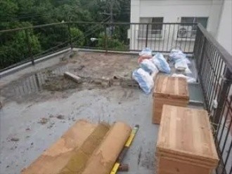 使用していない物置を撤去作業