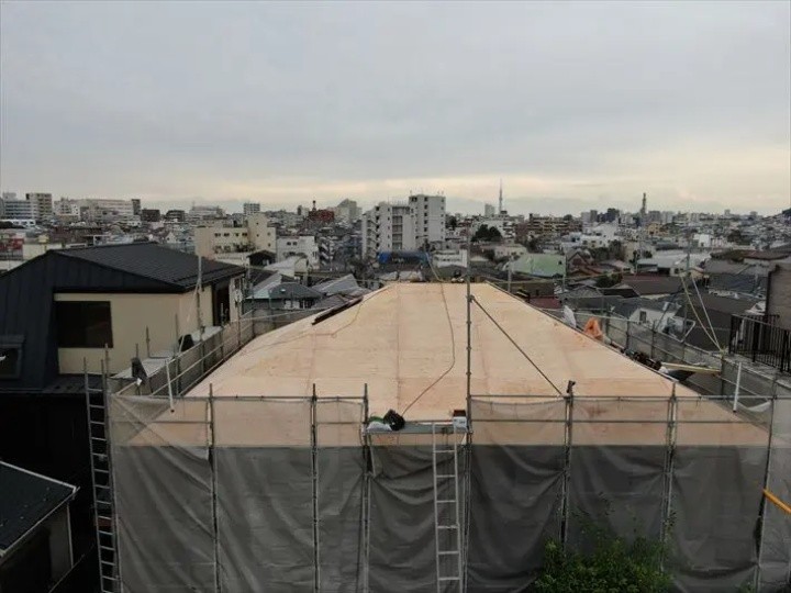 野地板の重ね張りによる下地補強が無事に完了