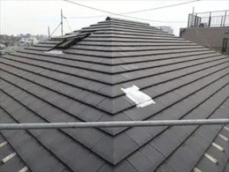 屋根材が割れている状態