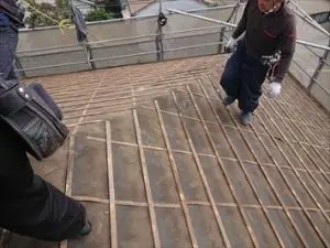 瓦桟を撤去
