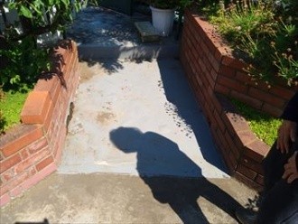 花壇と花壇の間の通路部分