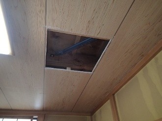 和室の天井に天井点検口を作成