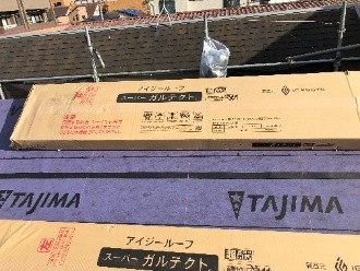 屋根材「IG工業 スーパーガルテクト」を屋根に施工
