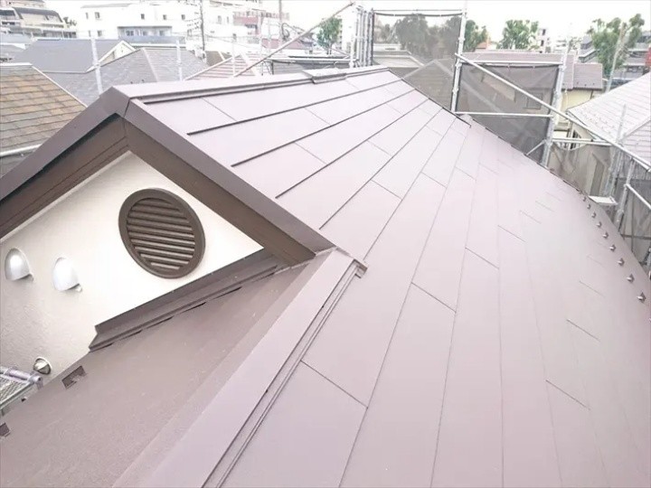 スーパーガルテクトへの葺き替え工事完了後の外観