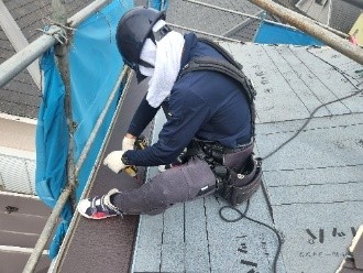 アイジー工業株式会社「スーパーガルテクト」を敷設する風景