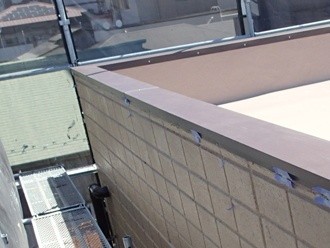 笠木板金の設置後