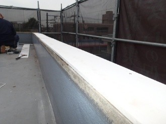 下地材となるボードの設置作業