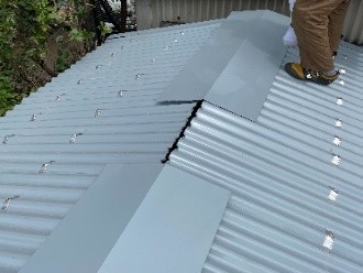 棟板金を設置