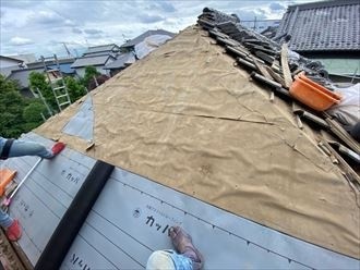 防水紙を敷設