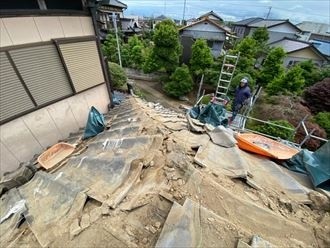 既存の瓦を解体後の状態