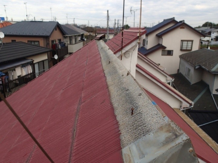 貫板が跡形もなく失われている状態