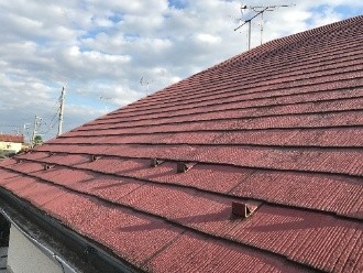 屋根材にはスレート瓦が使用