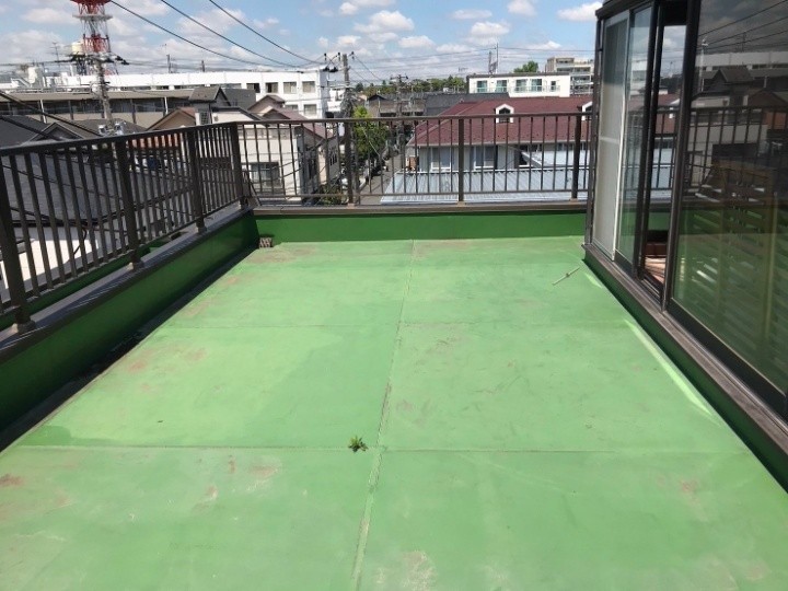 屋上全体の防水改修工事を着工