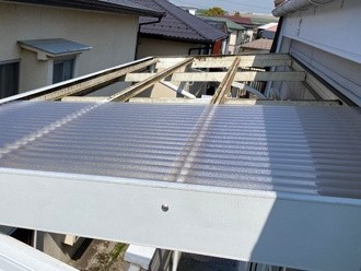 ポリカーボネート波板の設置作業の工程