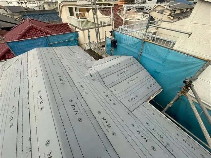 防水紙の改質アスファルトルーフィング「カッパ23」を敷設した屋根